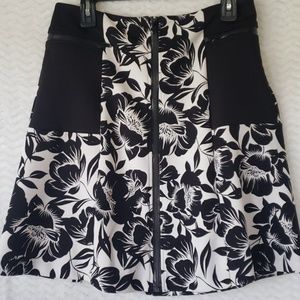Worthington blk/wht skirt
